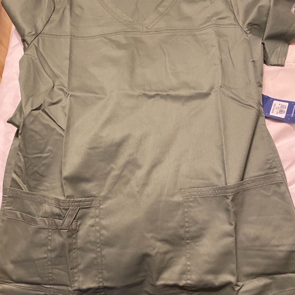 Scrub set